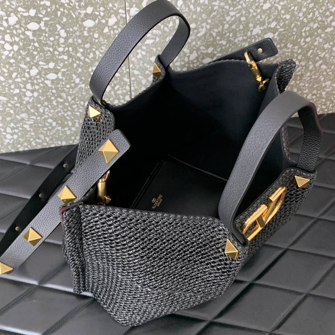 Valentino Garavani Medium Shoulder Bag in Black Synthetic Raffia 